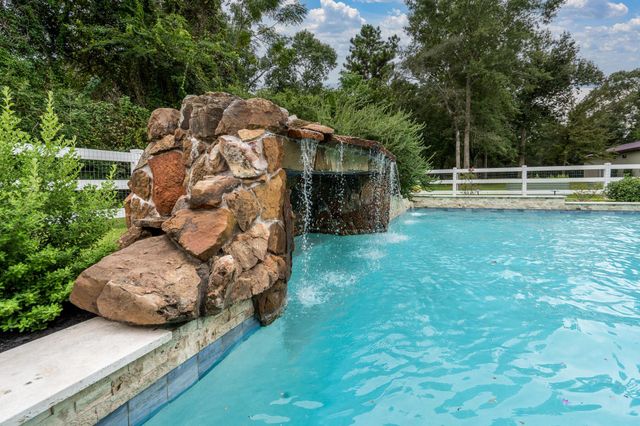 11274 Majestic Drive, Montgomery, TX 77316