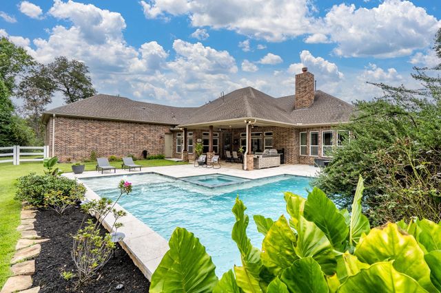 11274 Majestic Drive, Montgomery, TX 77316