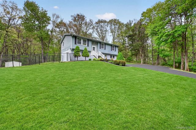 79 Wendy Drive, Poughquag, NY 12570