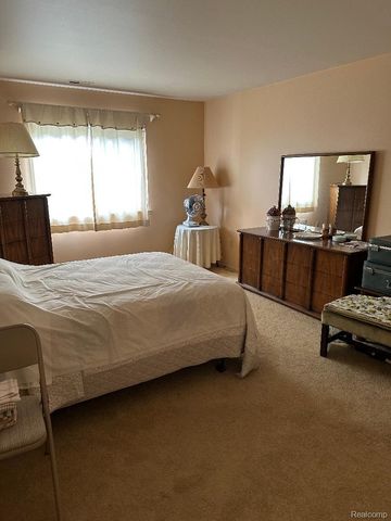 29830 W 12 Mile Road 312, Farmington Hills, MI 48334