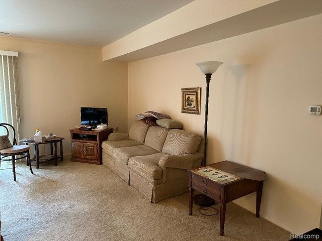 29830 W 12 Mile Road 312, Farmington Hills, MI 48334