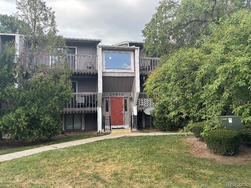 29830 W 12 Mile Road 312, Farmington Hills, MI 48334