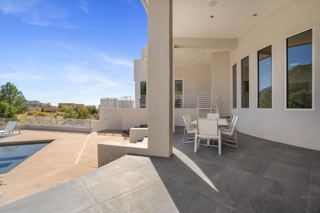 13632 Canada Del Oso Place NE, Albuquerque, NM 87111