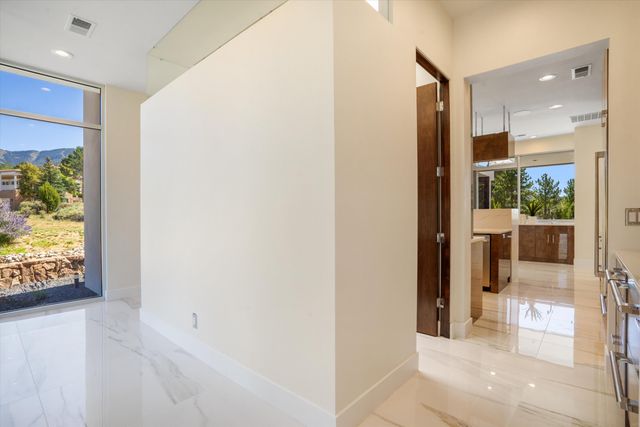 13632 Canada Del Oso Place NE, Albuquerque, NM 87111