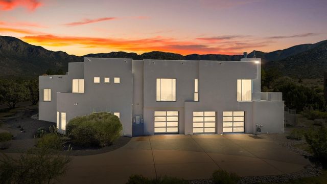13632 Canada Del Oso Place NE, Albuquerque, NM 87111