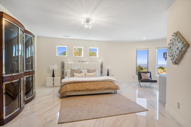 13632 Canada Del Oso Place NE, Albuquerque, NM 87111