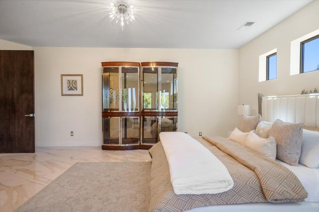 13632 Canada Del Oso Place NE, Albuquerque, NM 87111
