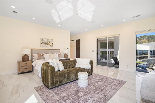 13632 Canada Del Oso Place NE, Albuquerque, NM 87111