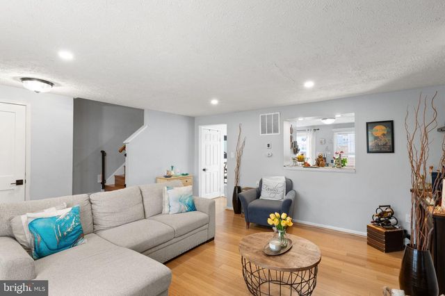 7457 WOUNDED KNEE RD, Lorton, VA 22079