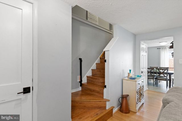 7457 WOUNDED KNEE RD, Lorton, VA 22079