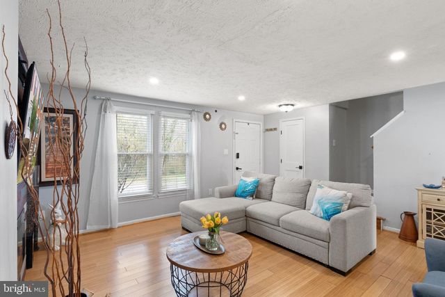 7457 WOUNDED KNEE RD, Lorton, VA 22079