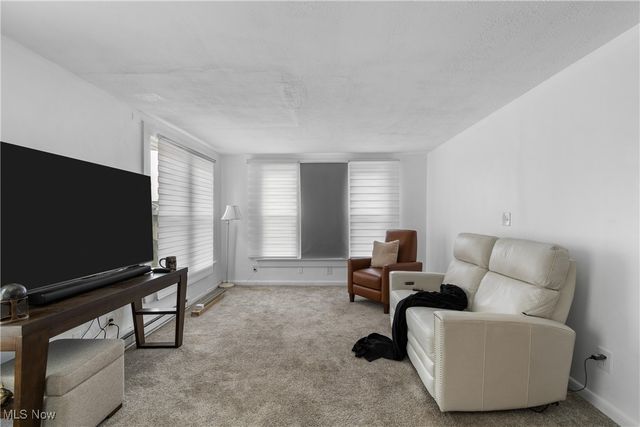 2823 Columbus Road NE, Canton, OH 44705