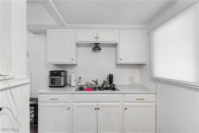 2823 Columbus Road NE, Canton, OH 44705