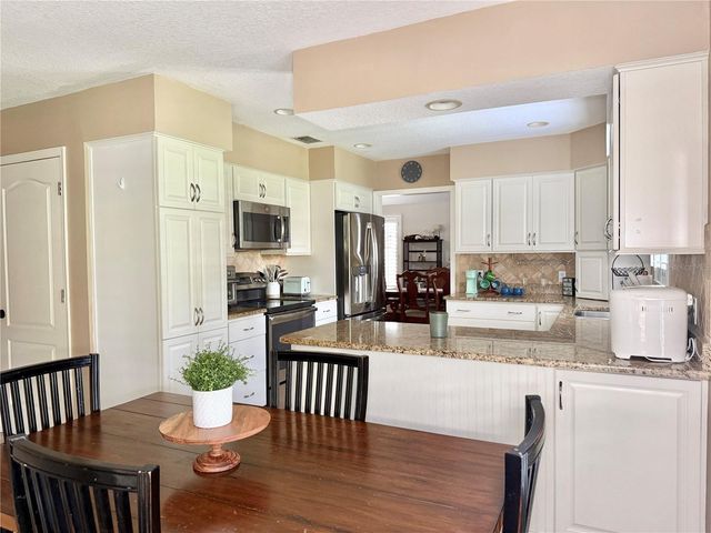 9306 ALANBROOKE ST, Temple Terrace, FL 33637