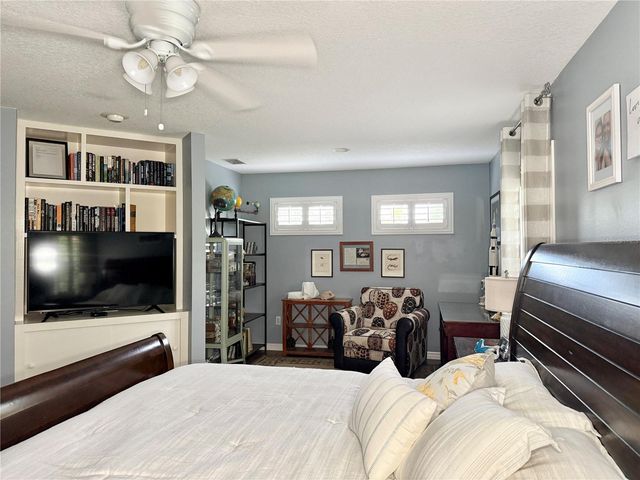 9306 ALANBROOKE ST, Temple Terrace, FL 33637