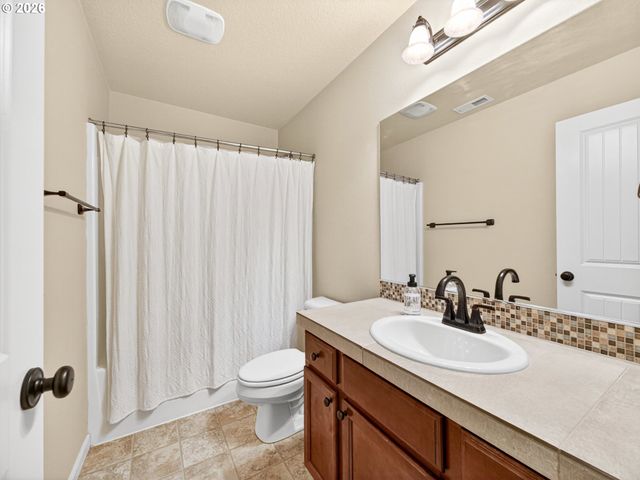 20024 VOYAGE Rd, Oregon City, OR 97045