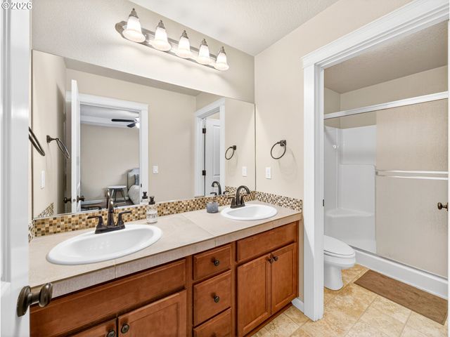 20024 VOYAGE Rd, Oregon City, OR 97045