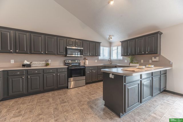 15818 Timberlane Drive, Omaha, NE 68136