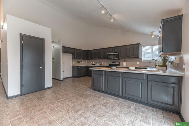 15818 Timberlane Drive, Omaha, NE 68136