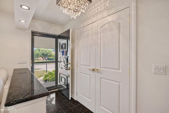 23200 Middlesex Street, St Clair Shores, MI 48080