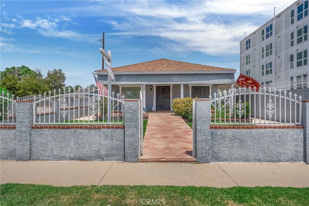 Image 2 of property listing at 451 E 124th, Los Angeles, CA 90061