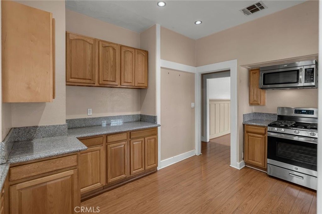 Image 22 of property listing at 451 E 124th, Los Angeles, CA 90061