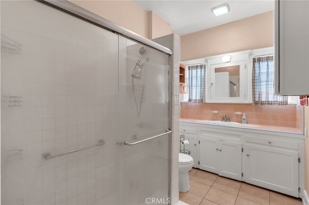 Image 26 of property listing at 451 E 124th, Los Angeles, CA 90061
