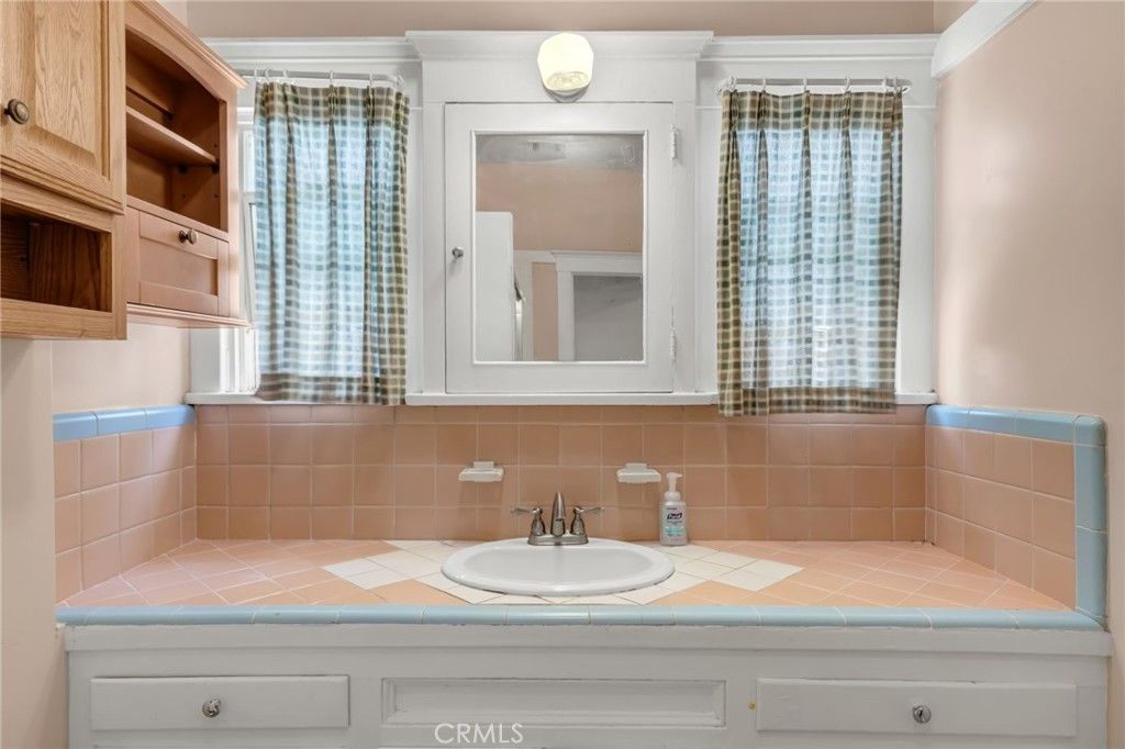 Image 27 of property listing at 451 E 124th, Los Angeles, CA 90061
