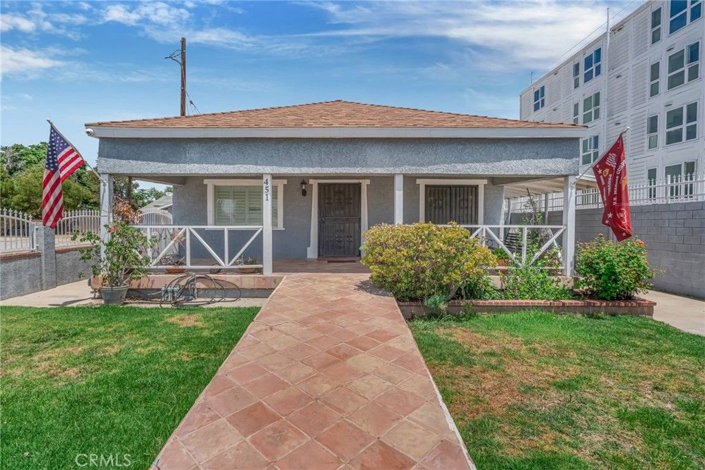 Image 3 of property listing at 451 E 124th, Los Angeles, CA 90061