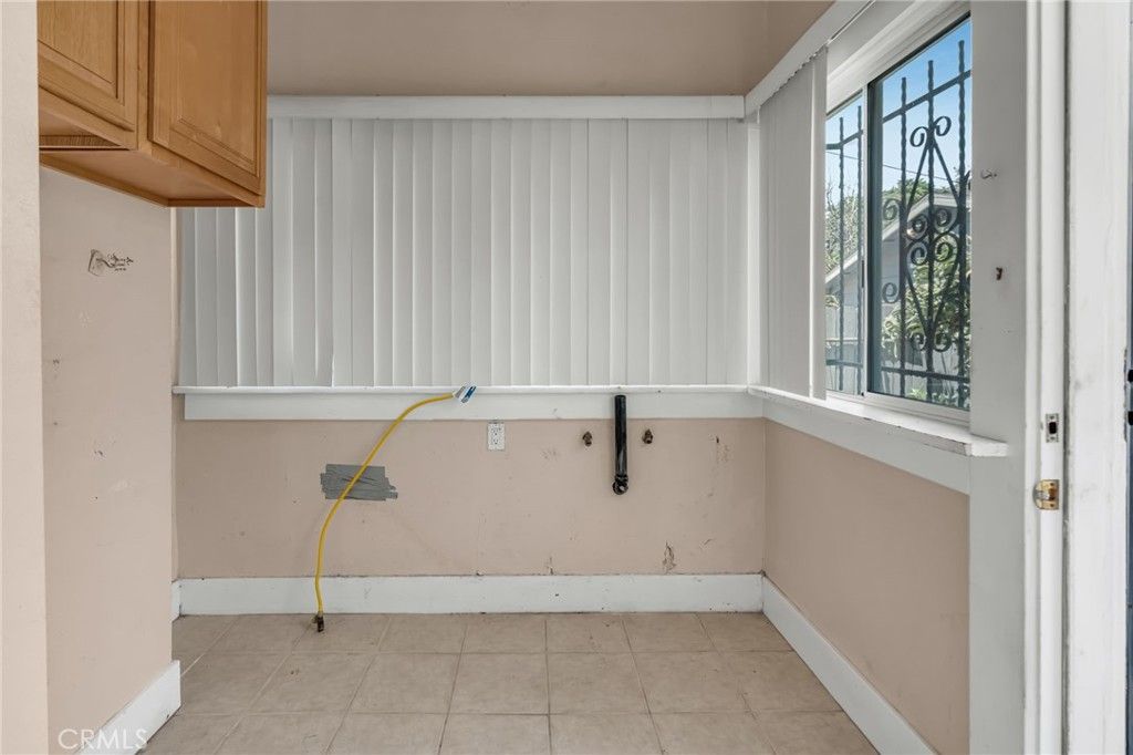 Image 30 of property listing at 451 E 124th, Los Angeles, CA 90061