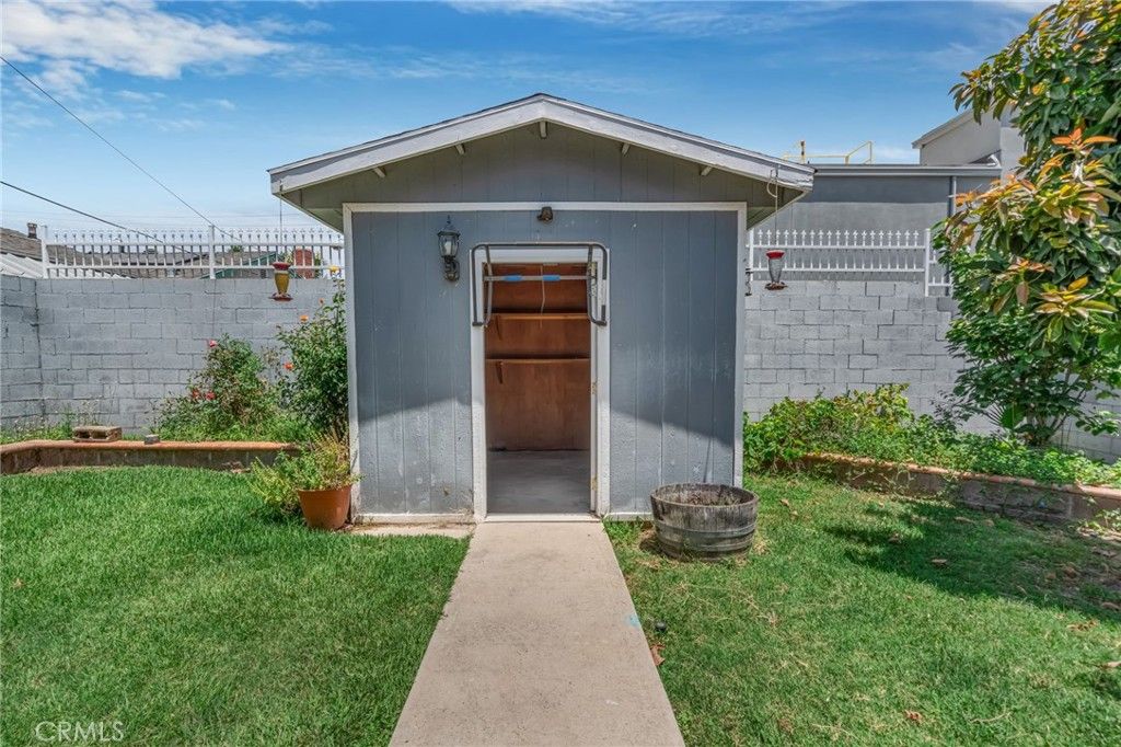 Image 32 of property listing at 451 E 124th, Los Angeles, CA 90061
