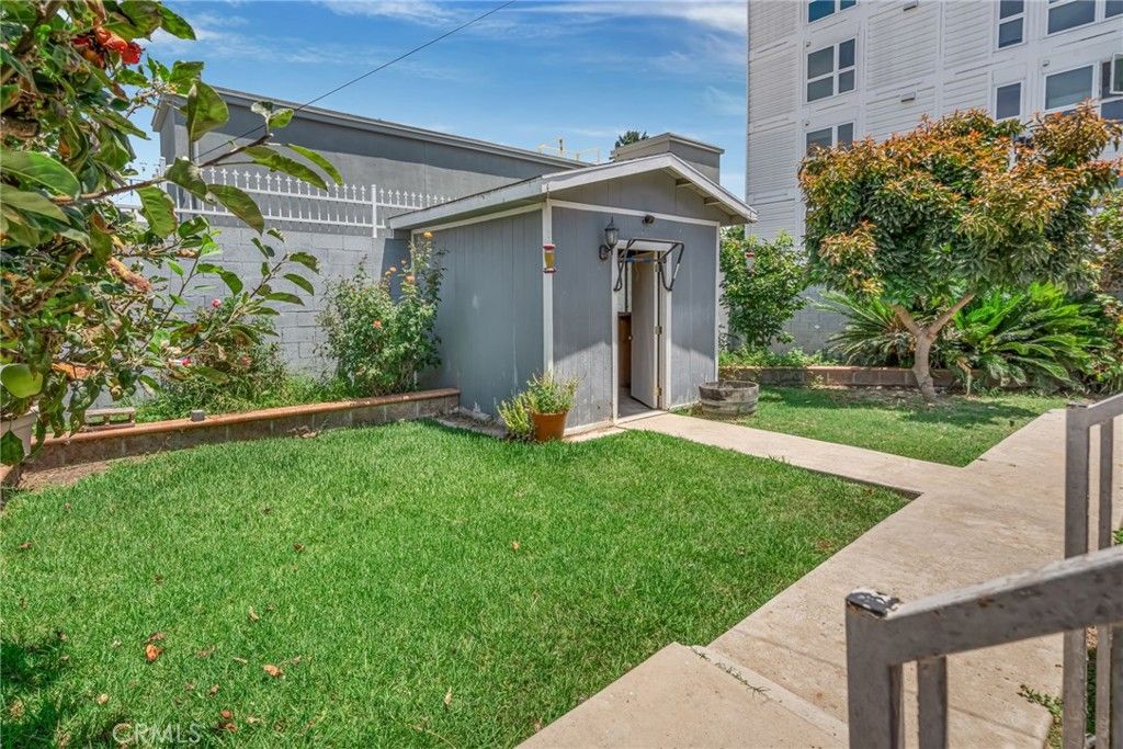 Image 33 of property listing at 451 E 124th, Los Angeles, CA 90061