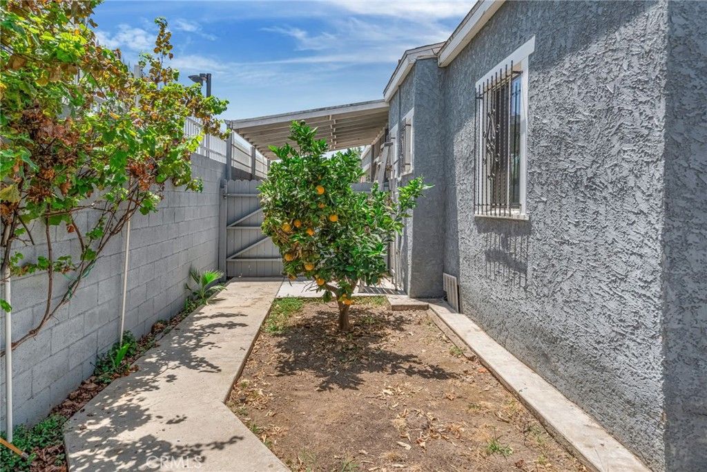 Image 37 of property listing at 451 E 124th, Los Angeles, CA 90061