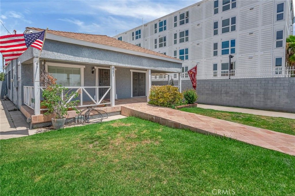 Image 4 of property listing at 451 E 124th, Los Angeles, CA 90061