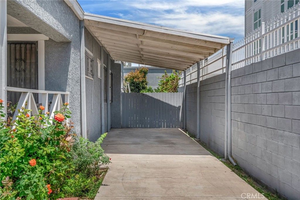 Image 6 of property listing at 451 E 124th, Los Angeles, CA 90061