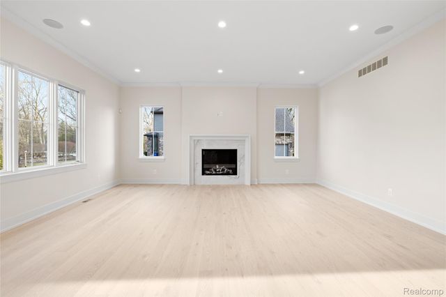 2802 HEATHFIELD Road, Bloomfield Charter Township, MI 48301