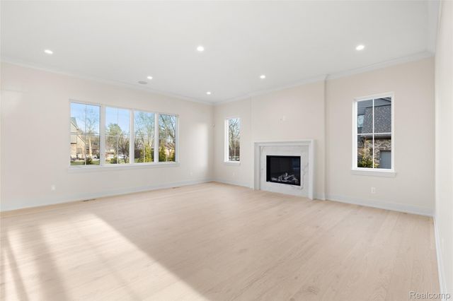 2802 HEATHFIELD Road, Bloomfield Charter Township, MI 48301