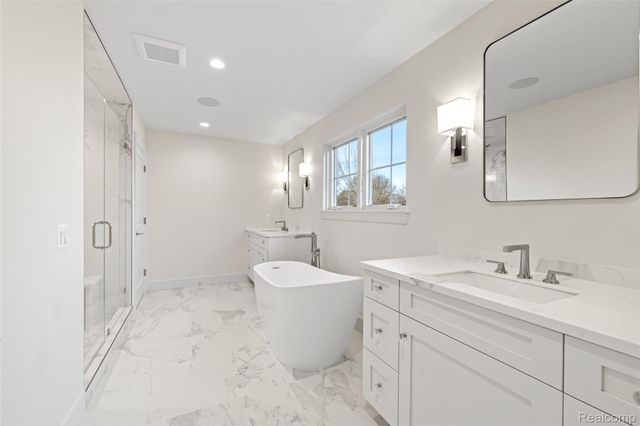 2802 HEATHFIELD Road, Bloomfield Charter Township, MI 48301