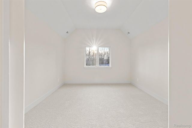 2802 HEATHFIELD Road, Bloomfield Charter Township, MI 48301