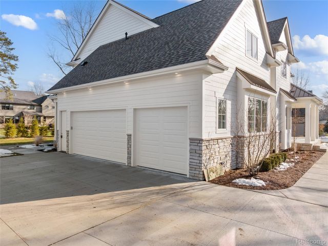 2802 HEATHFIELD Road, Bloomfield Charter Township, MI 48301