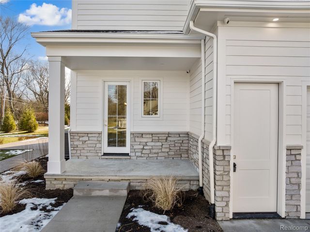 2802 HEATHFIELD Road, Bloomfield Charter Township, MI 48301