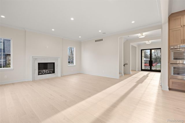 2802 HEATHFIELD Road, Bloomfield Charter Township, MI 48301