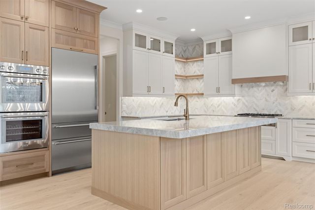 2802 HEATHFIELD Road, Bloomfield Charter Township, MI 48301