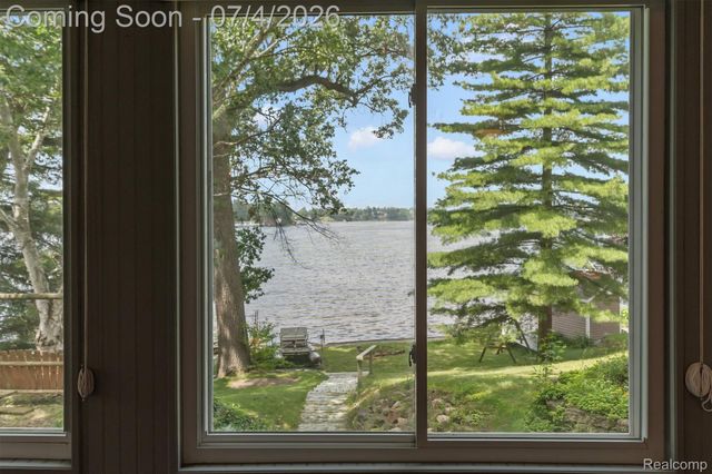 93 Danforth Street, White Lake Charter Township, MI 48386