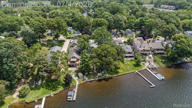 93 Danforth Street, White Lake Charter Township, MI 48386