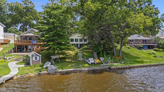 93 Danforth Street, White Lake Charter Township, MI 48386