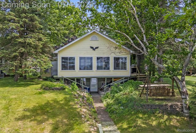 93 Danforth Street, White Lake Charter Township, MI 48386