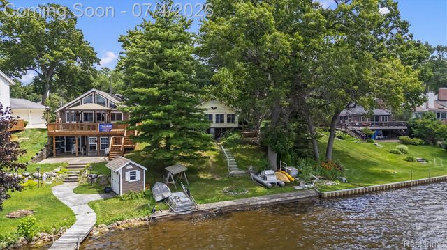 93 Danforth Street, White Lake Charter Township, MI 48386