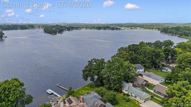 93 Danforth Street, White Lake Charter Township, MI 48386