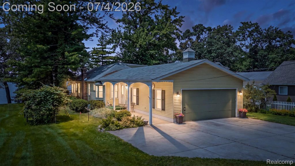 93 Danforth Street, White Lake Charter Township, MI 48386